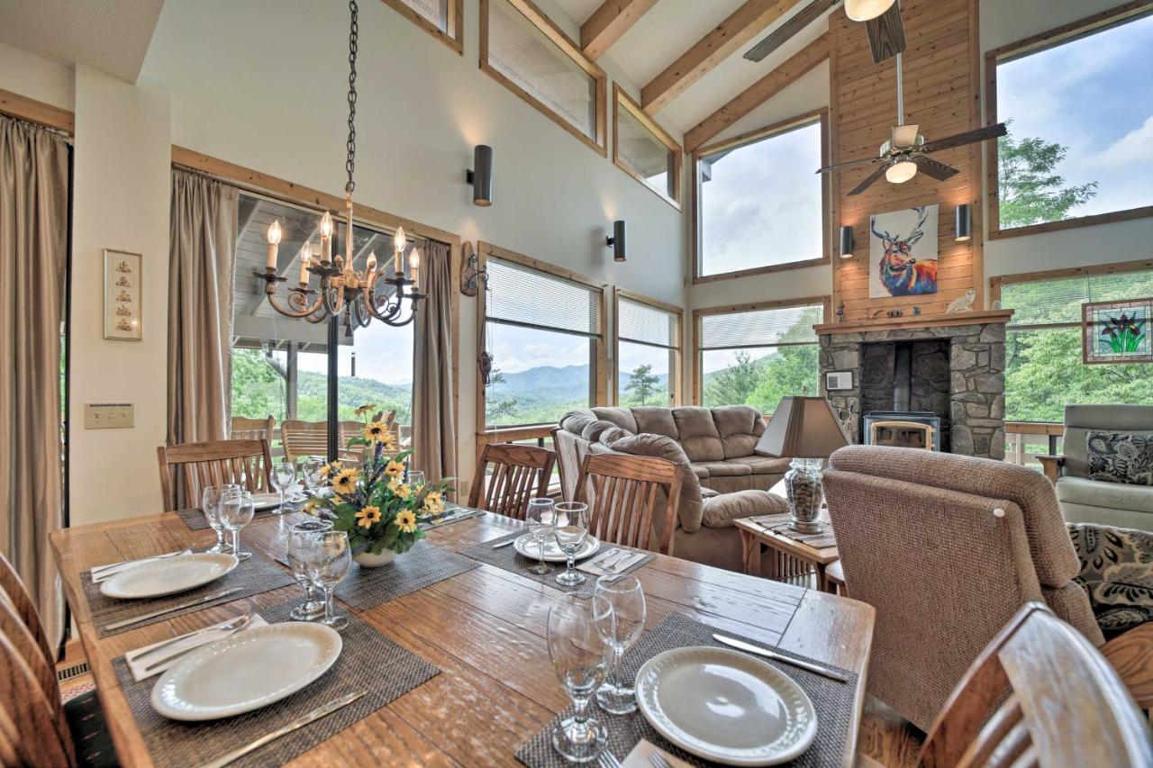 Vibrant Bryson City Home With Mtn Views And Deck! Εξωτερικό φωτογραφία