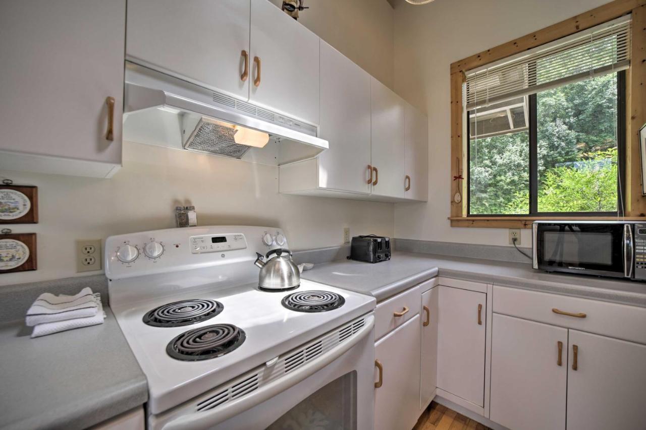 Vibrant Bryson City Home With Mtn Views And Deck! Εξωτερικό φωτογραφία