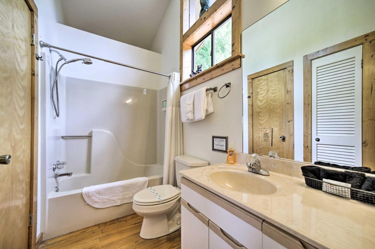 Vibrant Bryson City Home With Mtn Views And Deck! Εξωτερικό φωτογραφία