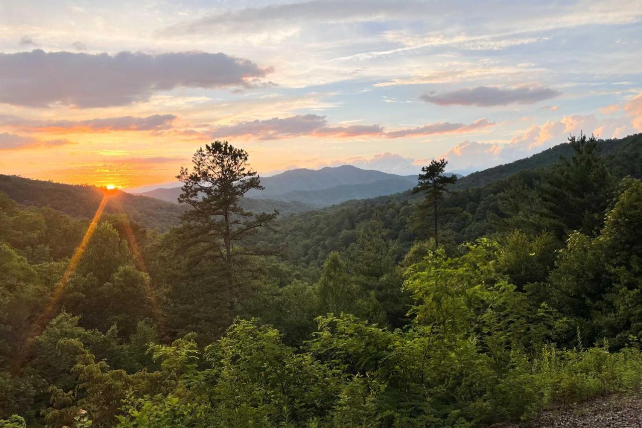 Vibrant Bryson City Home With Mtn Views And Deck! Εξωτερικό φωτογραφία